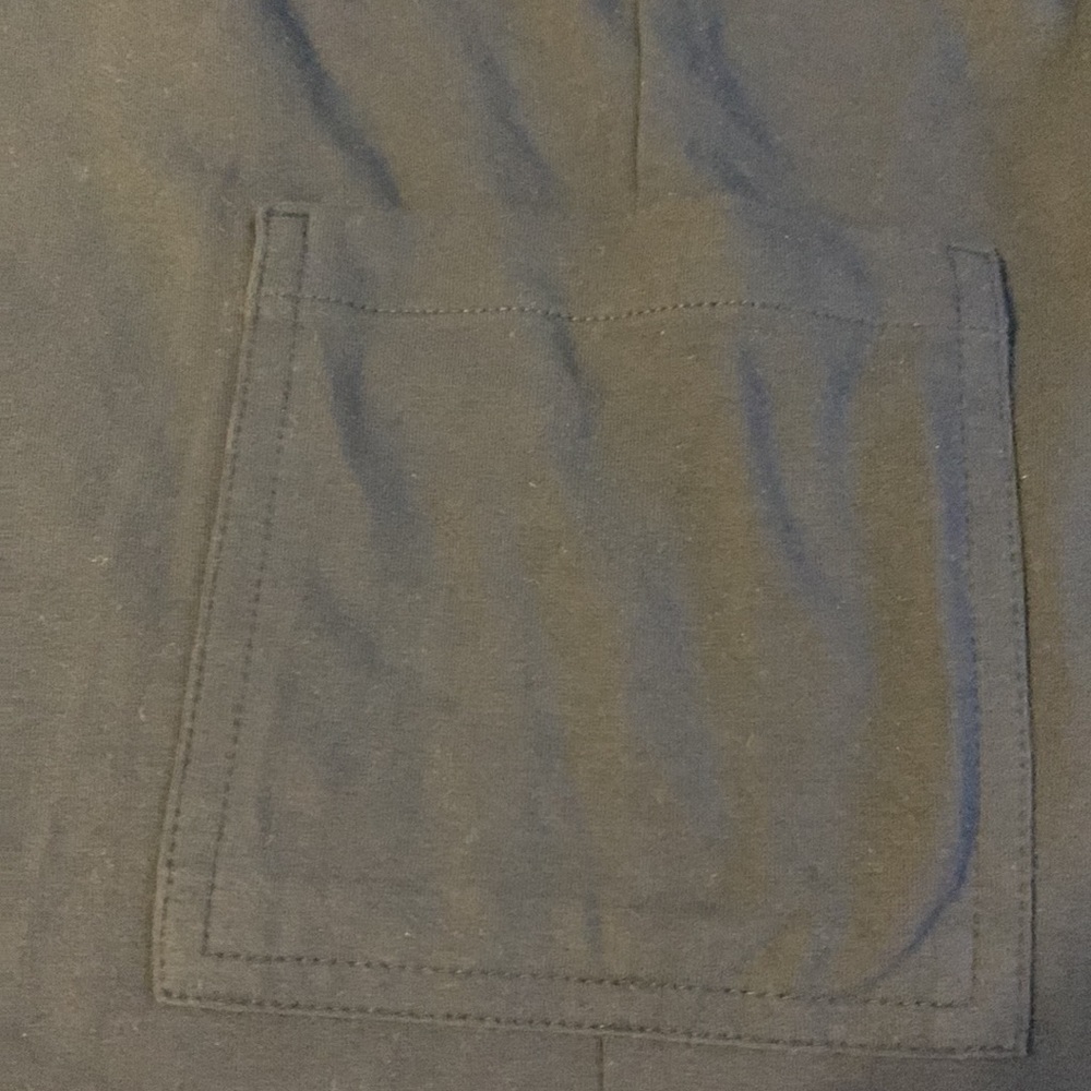 Cropped Exercise pants. Size Large. NWT Some stretch. - Picture 4 of 6